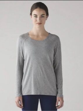 Classic Women's Long-Sleeve Crewneck Top - Gray